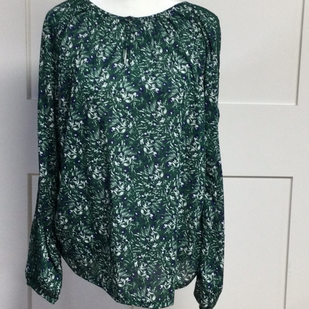 Blouse Never worn - please send questions- All sales are final